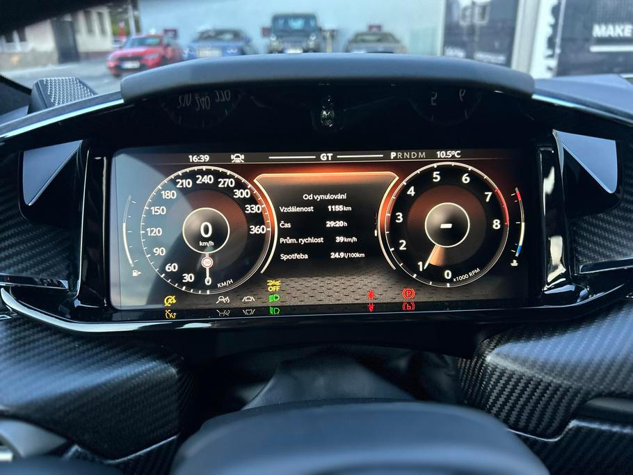 Spotřeba v průměru kolem 25 litrů je zcela běžná. Aston Martin Vanquish