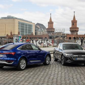 Úplně jiným typem auta než GT-R je Audi Q8 e-tron. Výroba elektrického SUV skončila kvůli nízké poptávce loni na začátku roku v Bruselu. Nástupce už bude vyjíždět z Mexika, čtyři kruhy belgickou metropoli opustily.