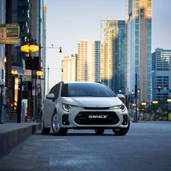 Ignis, Jimny a také Swace. Suzuki v poslední době výrazně zredukovalo svou modelovou paletu. Poslední jmenované kompaktní kombi bylo vlastně jen přeznačenou hybridní Toyotou Corolla, která měla pomoci snížit flotilové emise. Zájem ale i přes atraktivnější cenu než u Toyoty nikdy nebyl příliš oslnivý.