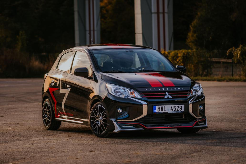 Prakticky po celý loňský rok už se nejlevnější auto na českém trhu - Mitsubishi Space Star - nabízelo jen ze skladových zásob. Ukončení jeho výroby s ohledem na zpřísňující se kybernetické, bezpečnostní i emisní předpisy tak není překvapením.