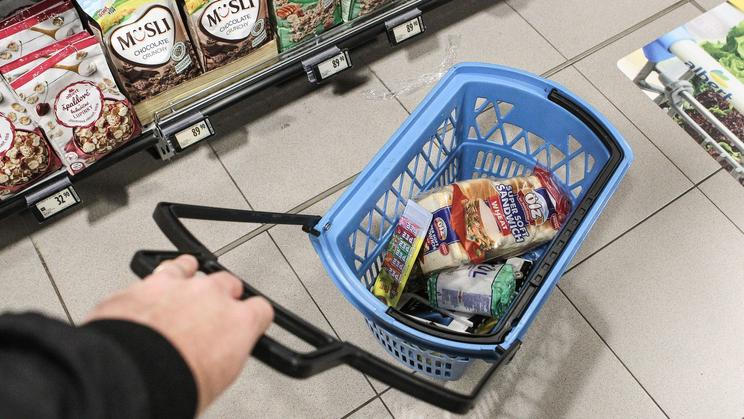 Ilustrační foto - nakupování, vozík, obchod, supermarket, nouzový stav, omezení prodeje, poslední den zavřených obchodů