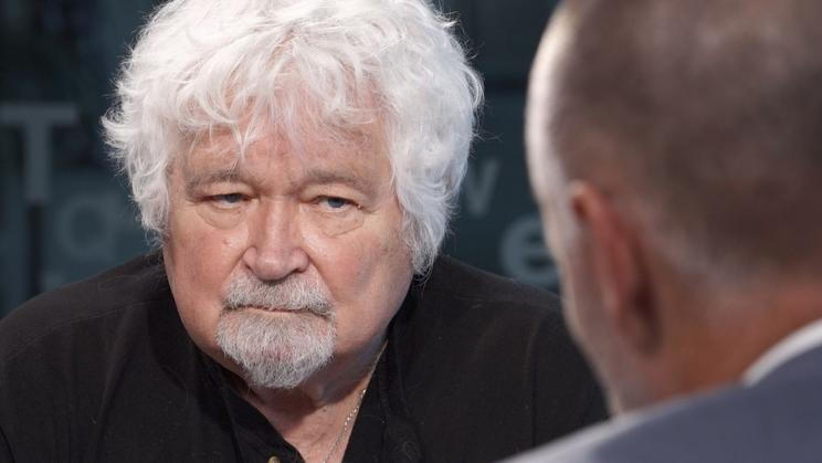 Pithart: Vidím sílu skvostných lidí i spoustu pitomců. Zakázat komunisty nebylo možné