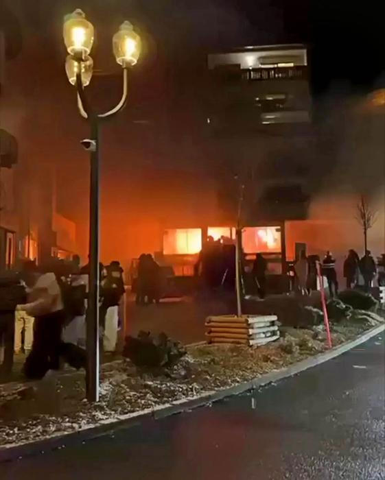 Z noční oslavy se stala tragédie. Crans-Montana truchlí