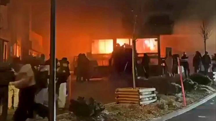 Z noční oslavy se stala tragédie. Crans-Montana truchlí