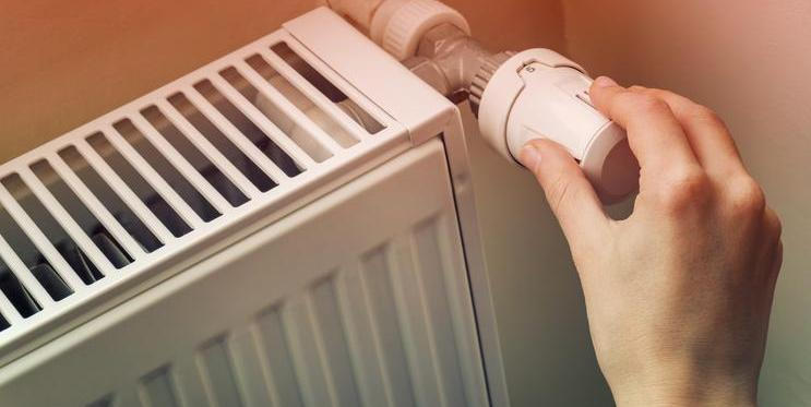 O vytápění koluje spousta dobře míněných rad, které se ale v praxi často míjí účinkem. 