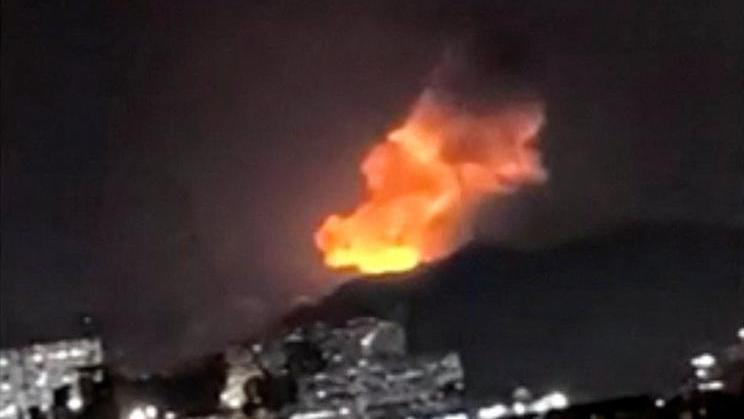 Multiple explosions in the early hours of the morning, in Caracas