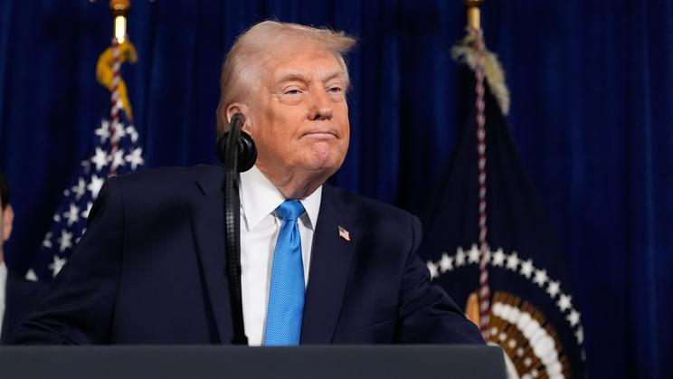 Šéf Bílého domu na sobotní tiskové konferenci opakovaně zdůraznil „brilantní organizaci“ a „dokonalou práci“ elitních jednotek, jejichž příslušníky označil, za „skvělé, skvělé vojáky“. 