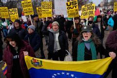 Proti americkému vměšování do venezuleských záležitostí protestovaly v sobotu před Bílým domem ve Washingtonu stovky lidí; 3. prosince 2026.