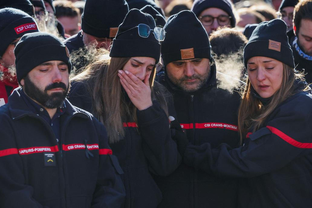 Při požáru, který vypukl ve čtvrtek kolem 1:30 ráno v baru Le Constellation, zemřelo 40 lidí a 119 bylo zraněno. Policie uvedla, že mnoho obětí nebylo ještě plnoletých.