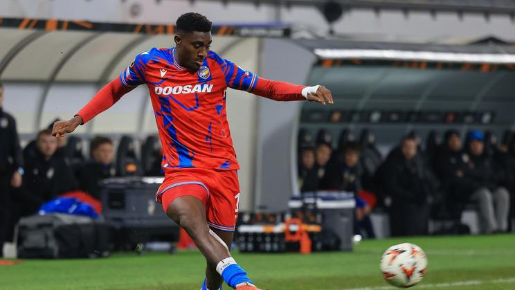 Rafiu Durosinmi v zápase EL Viktora Plzeň - Lazio