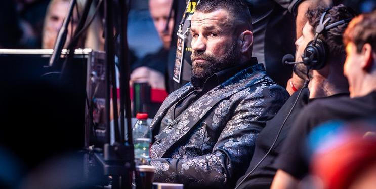 Karlos Vémola je po operaci stále v nemocnici.