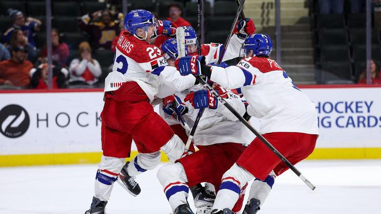 Češi slaví vítězný gól v semifinále MS juniorů 2026