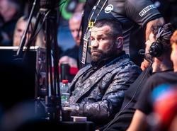 Karlos Vémola je po operaci stále v nemocnici.