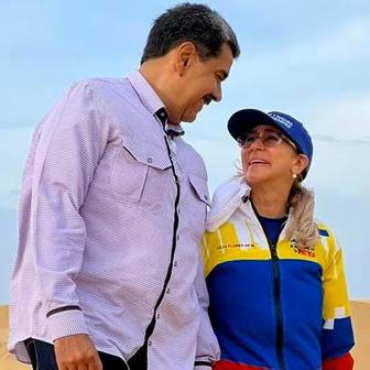 Obvinění z korupce a rodinných vazeb