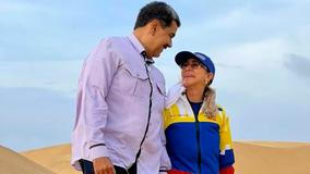 Obvinění z korupce a rodinných vazeb