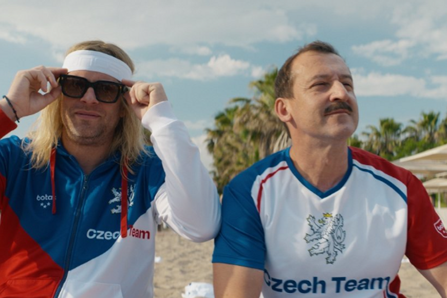 Nehrají fér, a přesto vzbuzují sympatie. Komedie Dream Team je precizně zvládnutá