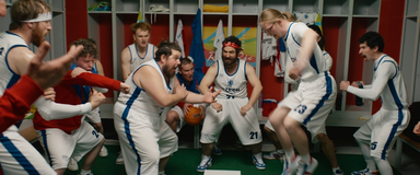V komedii Dream Team česká basketbalová reprezentace vyráží na paralympijský turnaj, přičemž mužstvo je téměř výhradně tvořeno lidmi, kteří mentální handicap jen předstírají.