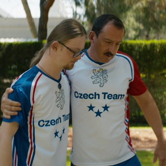Martin Hofmann a Martin Polišenský jako otec a syn v komedii Dream Team.