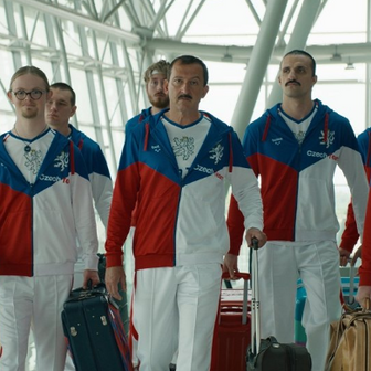 Ondřej Malý, Martin Polišenský, Martin Hofmann, Jakub Prachař, Petr Komínek a další v komedii Dream Team.