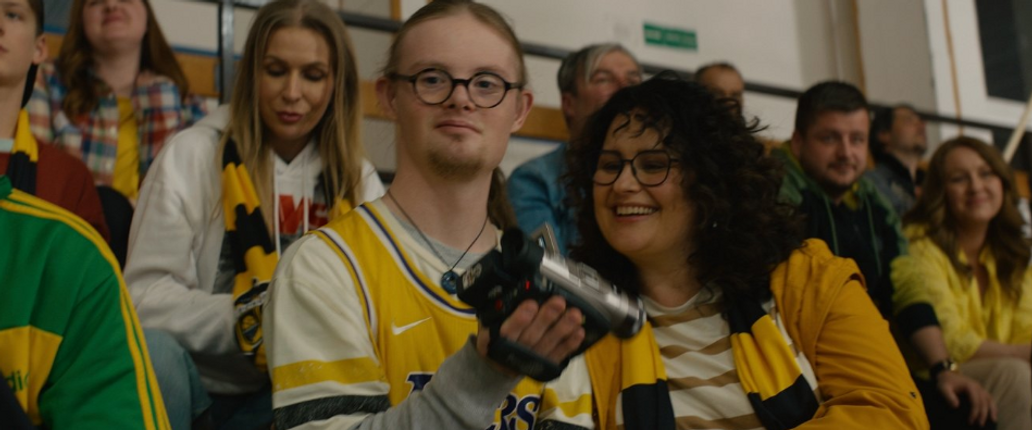 Martin Polišenský jako Šimon a Petra Polnišová v komedii Dream Team.