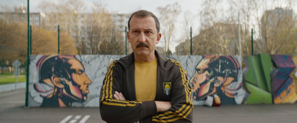 Martin Hofmann v roli zarputilého trenéra Marka.