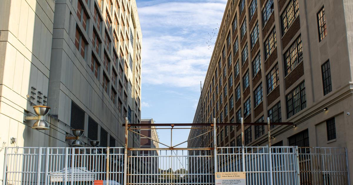 Madura vězní v „pekle na zemi“. Za nelidskými mřížemi MDC skončila řada známých tváří