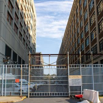 Mdc,Brooklyn,Federal,Bureau,Of,Prisons,Gate,Car,Oct,13