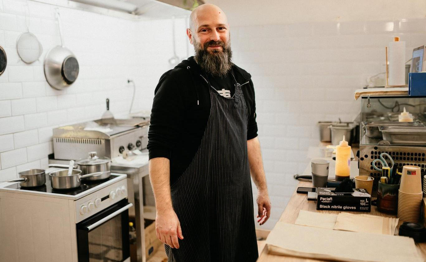 Ve Slovinsku je podle Bojana Mišiče jídlo jazykem lásky. „U nás se neříká ‘mám tě rád’. U nás se vaří.“ 