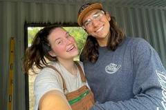 Když se influencerka Lexi Newkirková svým blízkým poprvé svěřila, že si společně s manželem chce postavit dům z lodních kontejnerů, setkala se především s nepochopením.