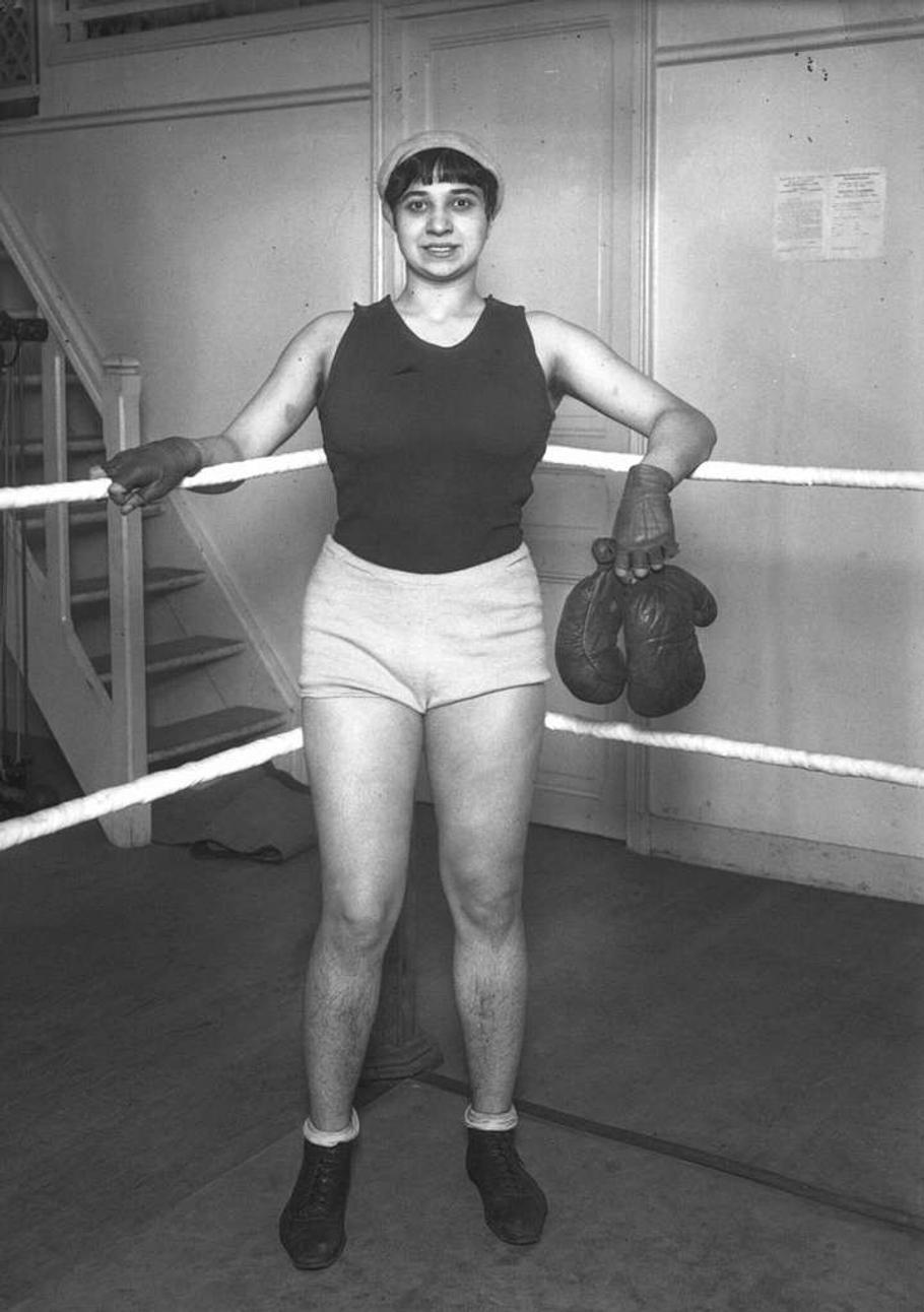 Violette vynikala ve sportech, ve kterých obvykle dominovali muži.