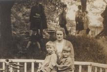 Jde o působivou sbírku fotek, autor se snaží dohledávat i informace jak o jednotlivých strojích, tak i místech, kde byly pořízeny.