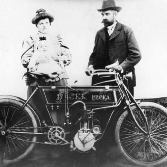 Při vydání první knihy se mu ozvalo mnoho lidí, kteří měli buď informace k fotkám, nebo mu nabídli svůj vlastní archiv.