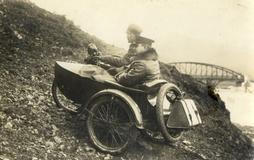 Archiv z knihy Motocykly v Československu 2. Mnohdy jde o snímky z rodinných alb.