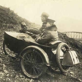 Archiv z knihy Motocykly v Československu 2. Mnohdy jde o snímky z rodinných alb.