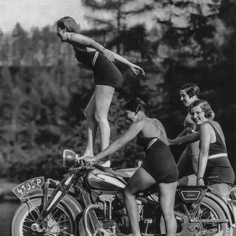 Působivá fotografie, která se dostala rovnou na obálku publikace. No není krásná?