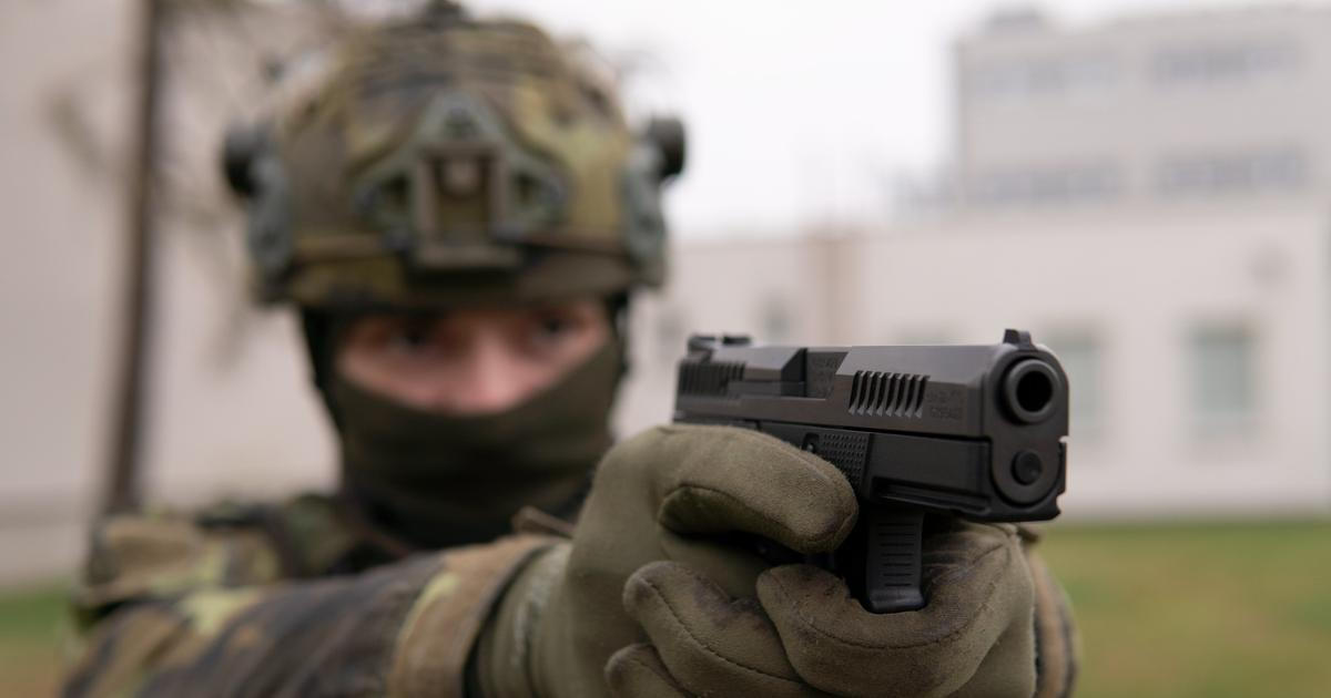 Češi vyrábí pistole pro naši i německou armádu. Rozdíl v ceně je veliký