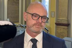 Ministr školství Robert Plaga při rozhovoru s novináři na začátku roku 2026