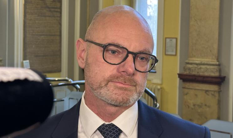 Ministr školství Robert Plaga při rozhovoru s novináři na začátku roku 2026