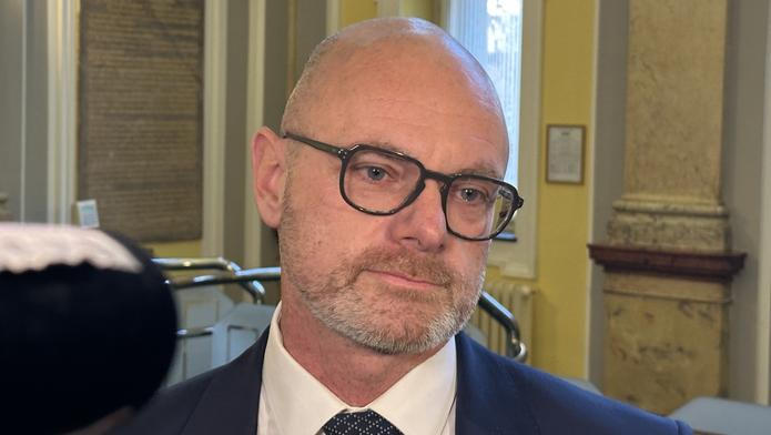 Ministr školství Robert Plaga při rozhovoru s novináři na začátku roku 2026