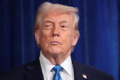 "Rusko a Čína vůbec nemají strach z NATO bez Spojených států a pochybuji o tom, že by tu NATO pro nás bylo, kdybychom je skutečně potřebovali," napsal americký prezident Donald Trump ve středu v příspěvku na své sociální síti Truth Social.