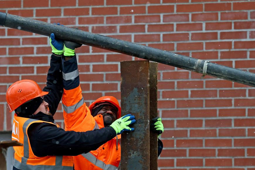 Ani po čtyřech dnech se Berlín nevzpamatoval z útoku žhářů. Tisíce rodin stále mrznou