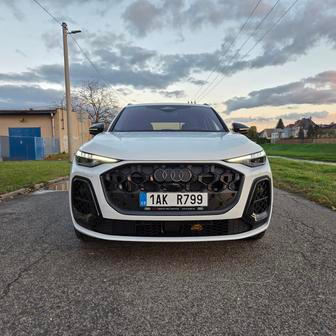 Designově se novinka liší od předchůdce spíše evolučně, což je dáno i vysokou popularitou auta: Q5 je nejprodávanější Audi v Evropě.