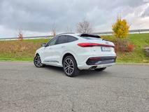 Hlavní kouzlo verze Sportback tkví hlavně v tvaru zadní části, která působí dynamičtěji, nicméně také ubírá prostor jak v kufru, tak hlavně nad hlavami zadních cestujících.