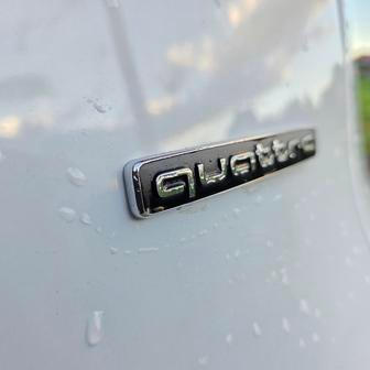 Pohon všech kol quattro, stejně jako dvouspojkový automat, je standardem všech motorizací Audi Q5.