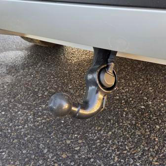 Nechybí ani vyklápěcí tažné zařízení. Q5 Sportback utáhne až 2400 kilo.