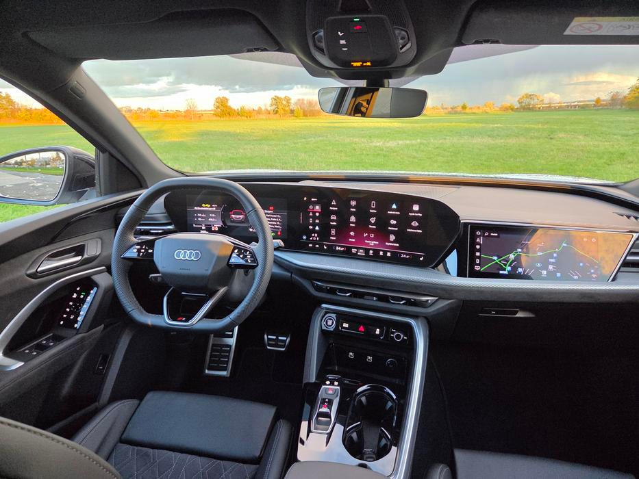 Pochvalu zaslouží i výběr materiálů, jejich zpracování a celkové odhlučnění interiéru.