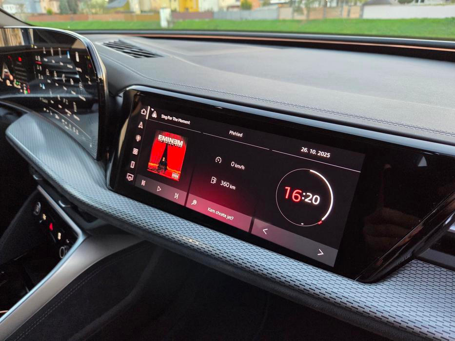 ... případně ovládat audiosystém. Nemůže si ale pustit jiný zvuk než řidič.