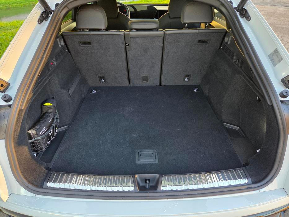 V základním uspořádání má Q5 Sportback 515 litrů v zavazadlovém prostoru...