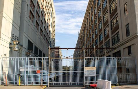 Mdc,Brooklyn,Federal,Bureau,Of,Prisons,Gate,Car,Oct,13