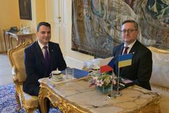 Ministr zahraničí Petr Macinka při jednání s ukrajinským velvyslancem v Česku Vasylem Zvarychem 5. ledna 2026